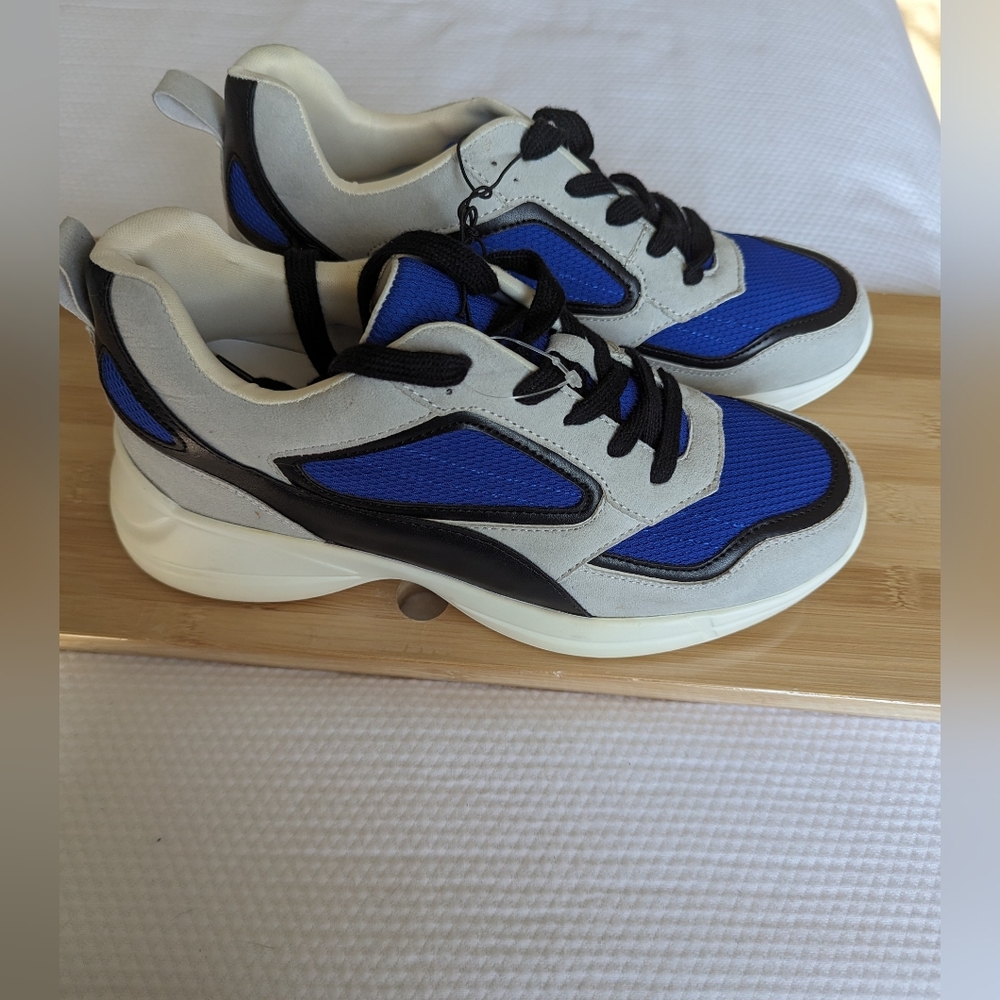 Material Girl Ossianna Blue fashion Sneaker Women's 8M .